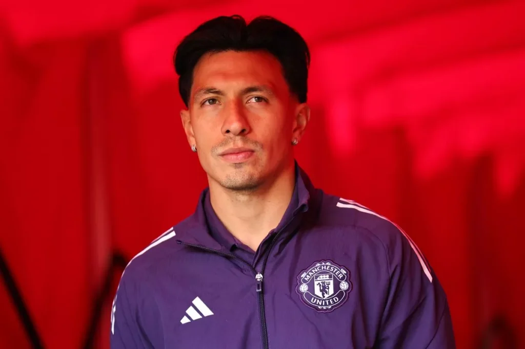 Lisandro Martinez midfield performance for Manchester United