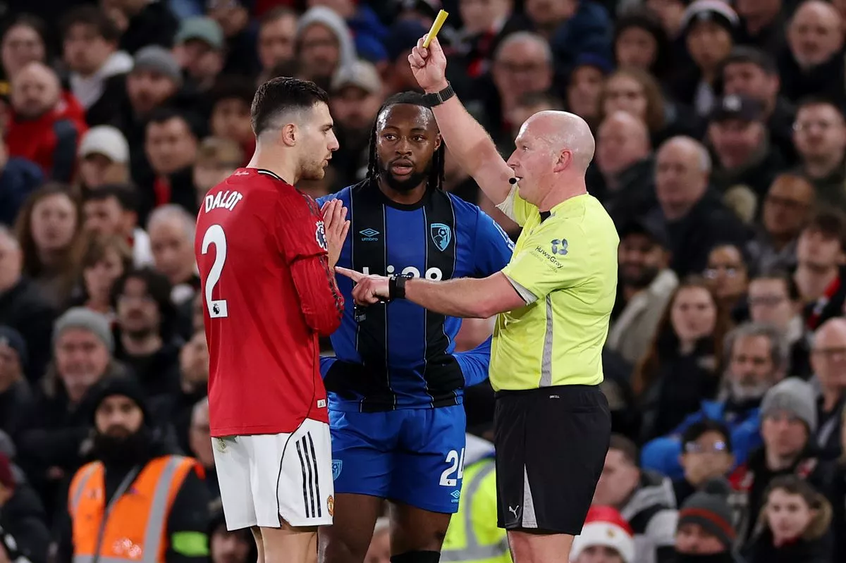 Manchester United referee controversy