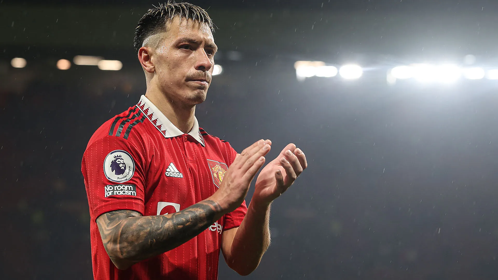 Lisandro Martinez midfield performance for Manchester United