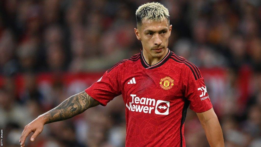 Lisandro Martinez 100 Appearances Mark a Major Milestone at Manchester United